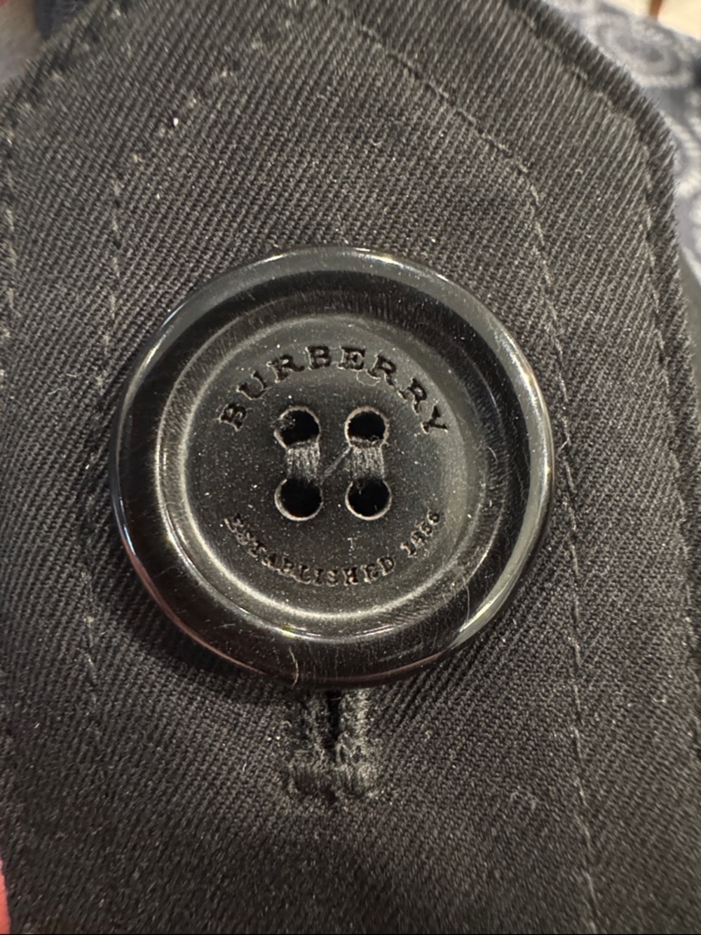Burberry Kensington black trench coat in medium length (35”) US size 10 - Picture 12 of 14
